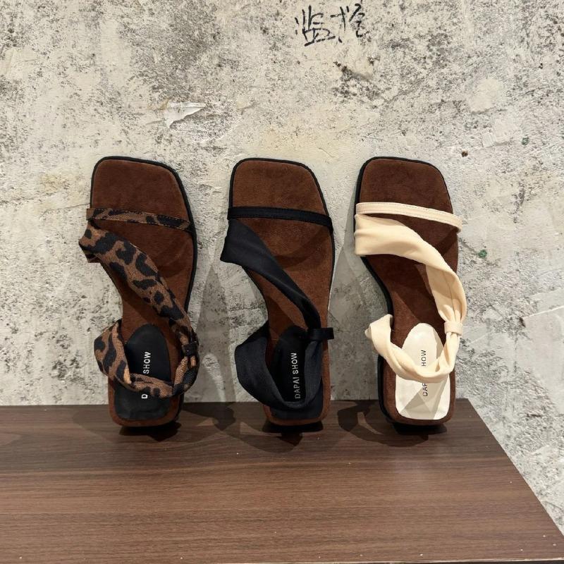 Fashion New Style Popular Shoes Woman's Slippers Slides Low Rubber Flip Flops Female Beach Fashion Soft Women's Luxury Fabric Slippers