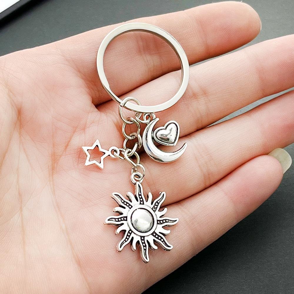Sun Moon Heart Star Alloy Keychain: Stylish Unisex Bag Ornament
