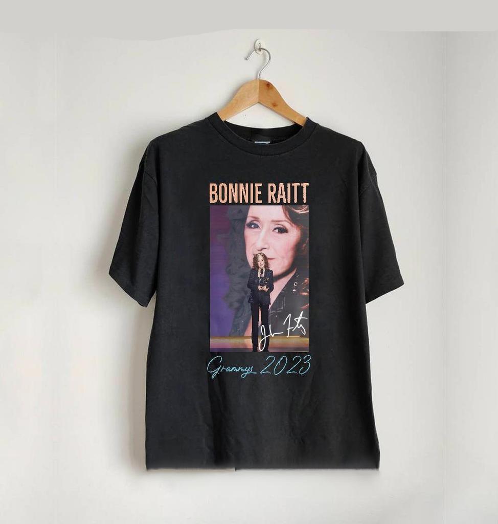 De Grammy's Bonnie Raitt Wint Lied van het Jaar Unisex T-shirt DI639