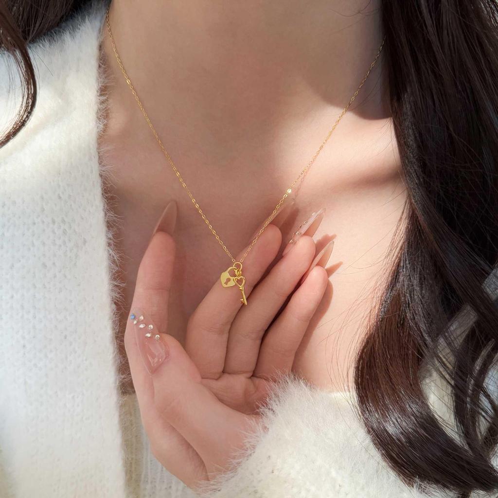 Stylish S925 Sterling Silver 18K Gold Heart Key Clavicle Necklace for Women