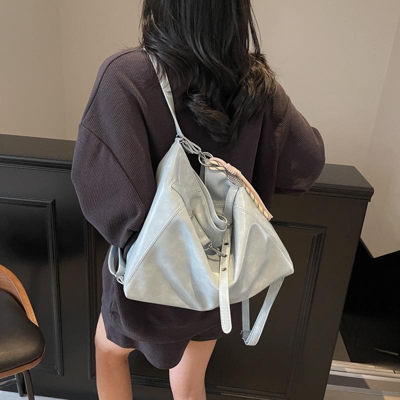 Large-capacity commuter bag women's 2025 new high-end simple and versatile shoulder bag student class messenger bag