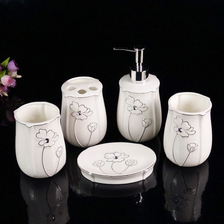 Ceramic Bathroom Five Piece Set Flower Pattern Wash Set Bathroom Accessories Wedding Gift Soap Dish Household Toothbrush Holder