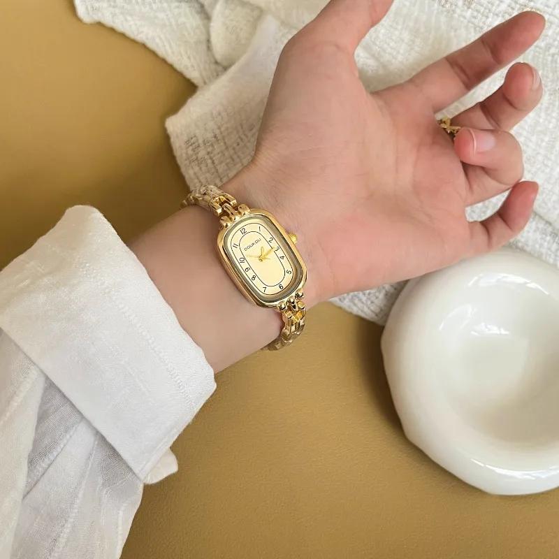 Fashion Thin Bracelet Watch Retro Oval Dial Watches Women Light Luxury Fashion Small Gold Quartz Wristwatch Gift Wholesale Clock
