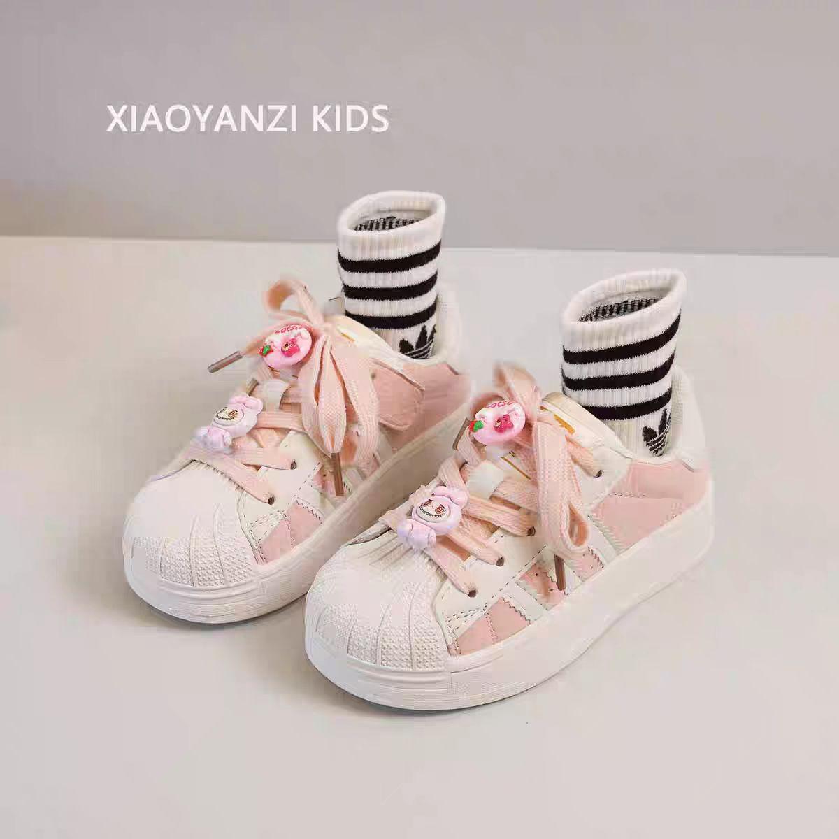 

Детские белые туфли 2025 одноклассники весна и осень новые девочки ракушка голова повседневные кеды мягкая подошва мальчики спортивная обувь 32-37 6 pairs in one hand розовый