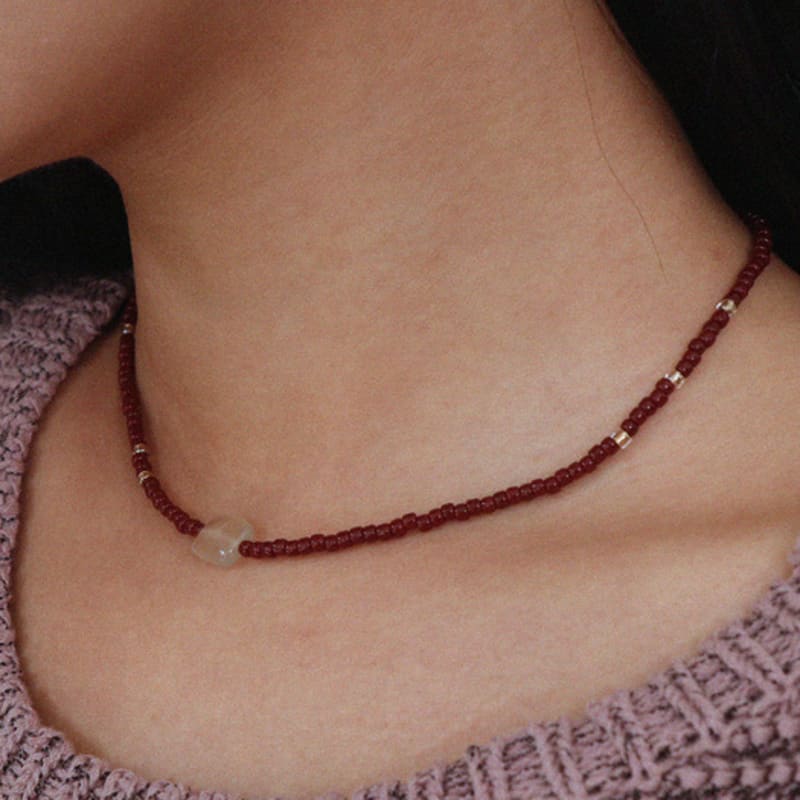 Less is more deep brown beads necklace