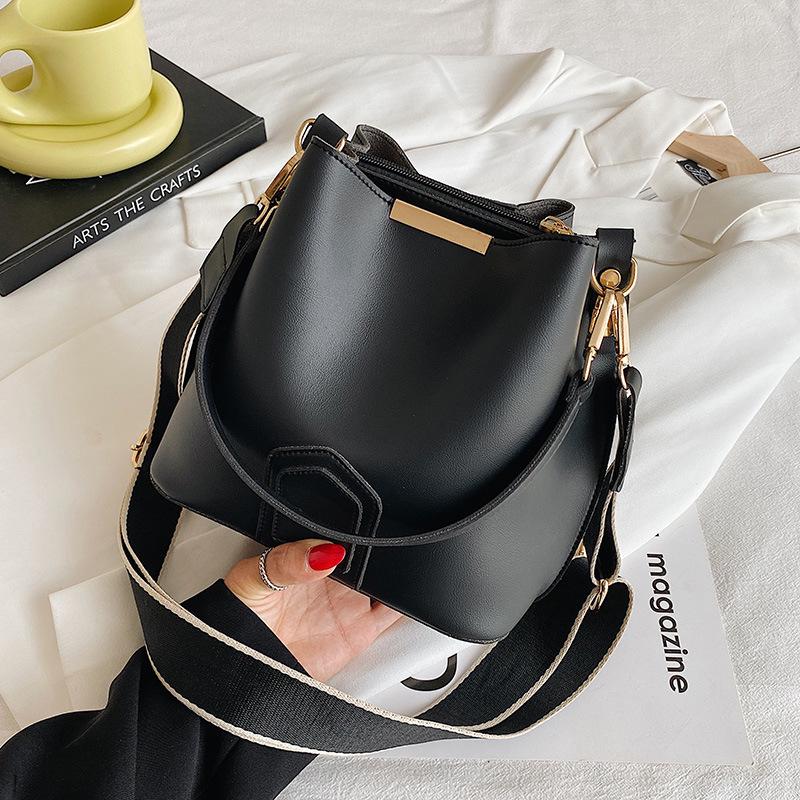 

Осень 2025 Корейская ретро сумка-ведро - Высококачественная, трендовая сумка через плечо и на плечо для женщин чёрный