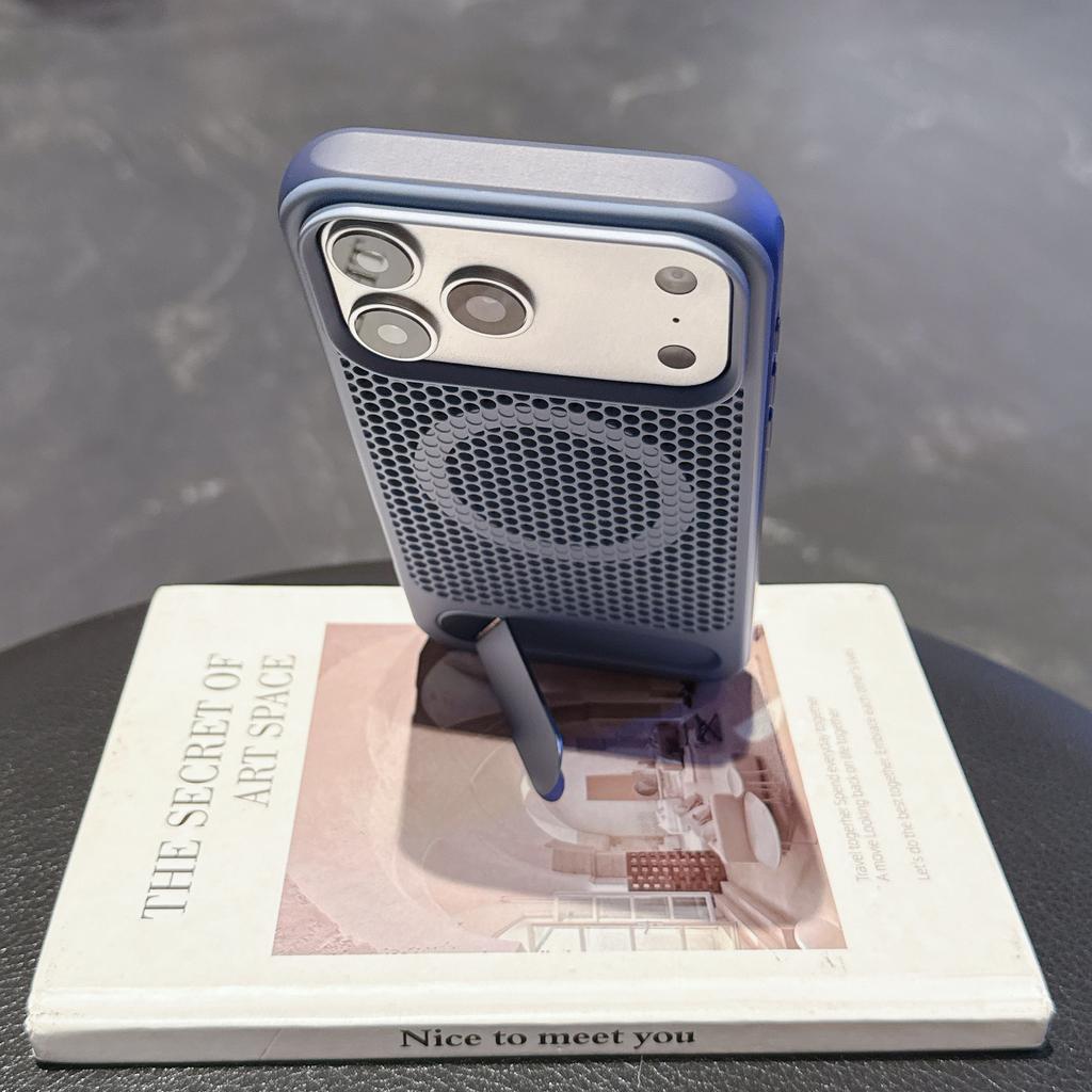 Simple 45 dgree Bracket Magnetic Heat Dissipation Case for iPhone 17 Pro Max 16 Comfortable Grip Kickstand Shockproof Cover