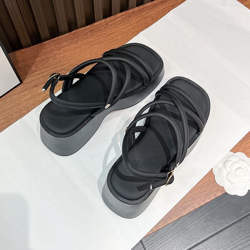 Summer cool slippers women's platform 2025 new Roman shoes outdoor beach shoes muffin bottom one-word buckle sandals