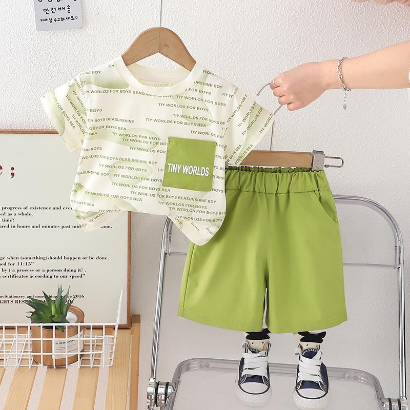 Boys' full printed letter pocket round neck short sleeved set, boys' casual two-piece set, summer thin design