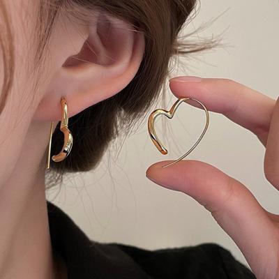 1 Pair Women Huggie Earrings Irregular Heart Shape Alloy Solid Color Electroplated Ear Jewelry Lady Prom Cocktail Party Commute Leverback Earrings