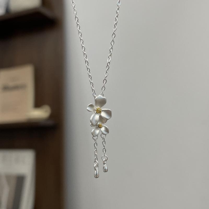 Women Elegant Zircon Irregular Flower Chain Necklace Fashion Silver Color Pendant Necklace Choker Female Party Jewelry Girls Gifts