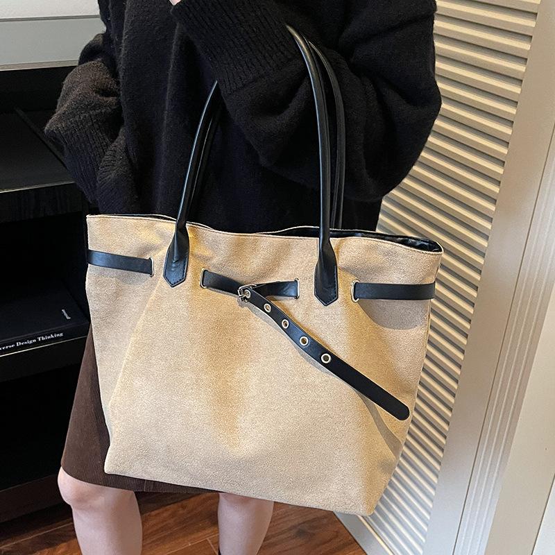 Design A Large-capacity, Stylish and Trendy Casual Commuting Single-shoulder Tote Bag