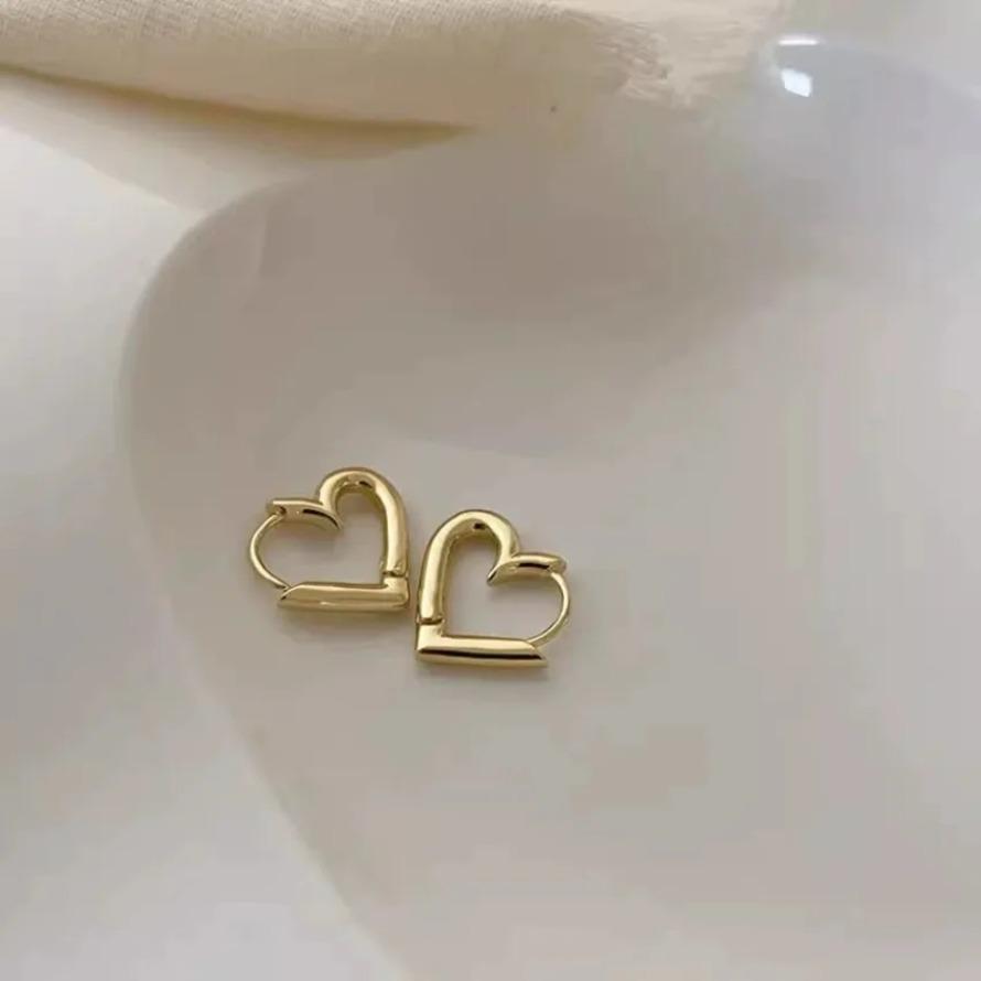 1 Pair Simple Design Silver Color Hollow Heart Hoop Earrings for Women New Brand Fashion Ear Cuff Piercing Vintage Earring Gift