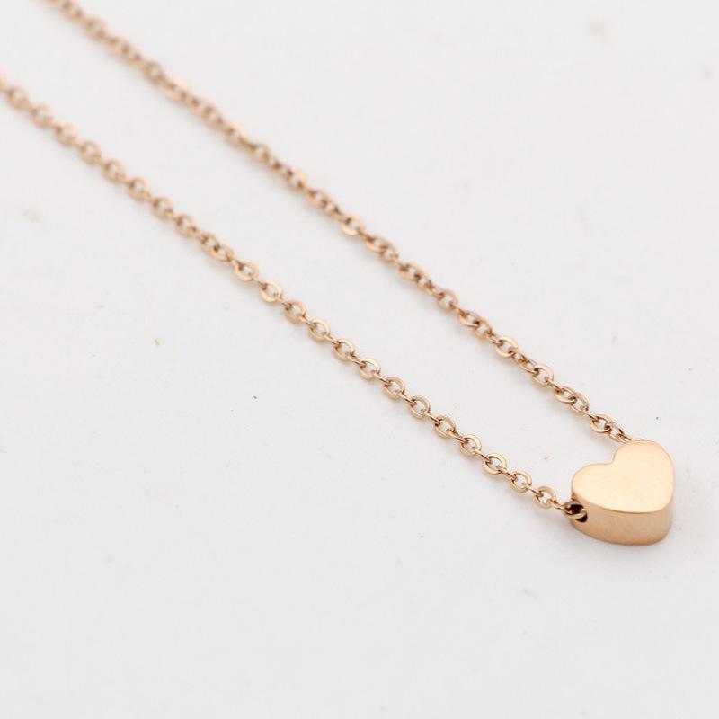 Simple Love Short Necklace Collarbone Chain Female, Exquisite Metal Heart-shaped Short Necklace