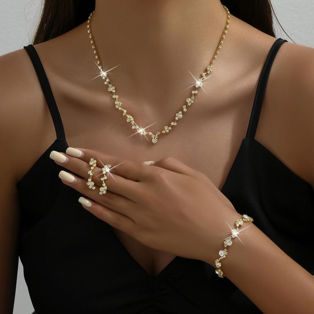 Elegant Bridal Necklace and Earring Set: Fashionable and Versatile Jewelry