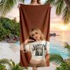 Sabrina Carpenter Mode Strandtuch Tragbar Weich Schnelltrocknend Handtuch Für Schwimmen Camping Urlaub