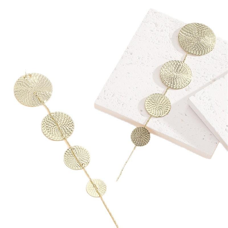 New Metal Long-style Round-patterned Fringed Earrings - A Simple and Versatile Accessory with A Subtle Design That Is Exclusive.