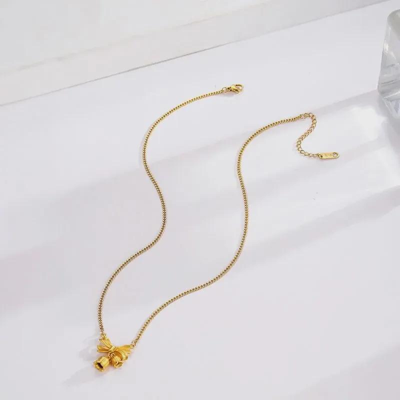 Elegante Collana Clavicola in Acciaio Titanio con Fiocco e Mughetto per Donna – Stile Principessa Romantico