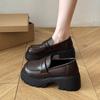 College-Stil mit runder Spitze, vielseitig, mit Rock, Plateauschuhe, 2025 Frühling und Herbst, neue kleine Lederschuhe mit einem Riemen für Damen