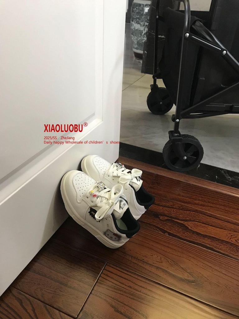 Cute Cartoon Embroidery Parent-Child White Shoes - Girls' and Boys' New Year's Style Versatile Sneakers for Spring 2026.