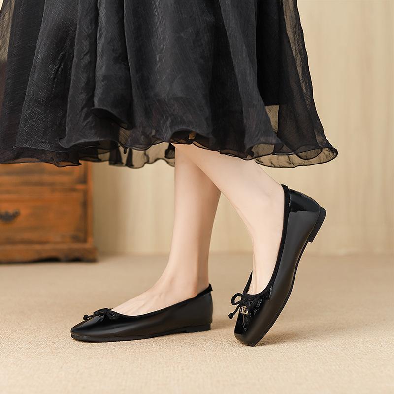W712-15 Einzelschuhe Damen Frühling 2025 neu eckige Zehenpartie flacher Ausschnitt Mützenschuhe sanfter Wind Schleife Ballerinas Damen