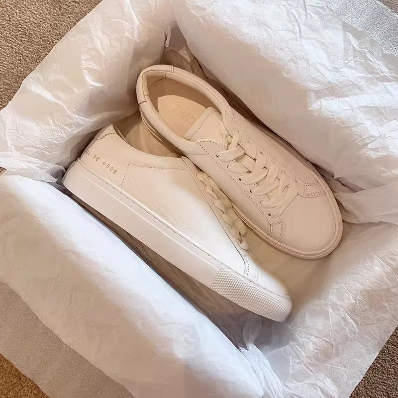 

Маленькие белые туфли женские новые кожаные на плоской подошве спортивные повседневные туфли белая кожа на шнуровке универсальные кеды женские 44 (male size) белый