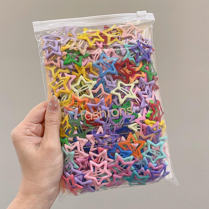 Y2K Star Hair Clips: Cute Five-Pointed Star Accessories for Kids' Side Bangs.