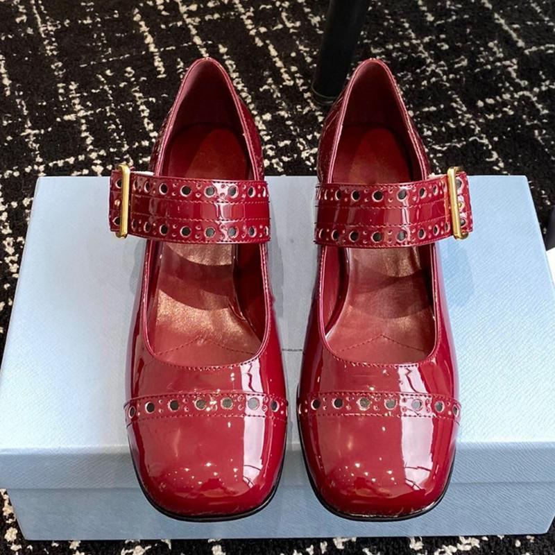 

Мода Мода Патентная кожа Перфорированные Мэри Джейн Женские туфли-лодочки Весна Лето Винтаж Пряжка ремня Массивный каблук Обувь для девочек Zapatos Mujer 35