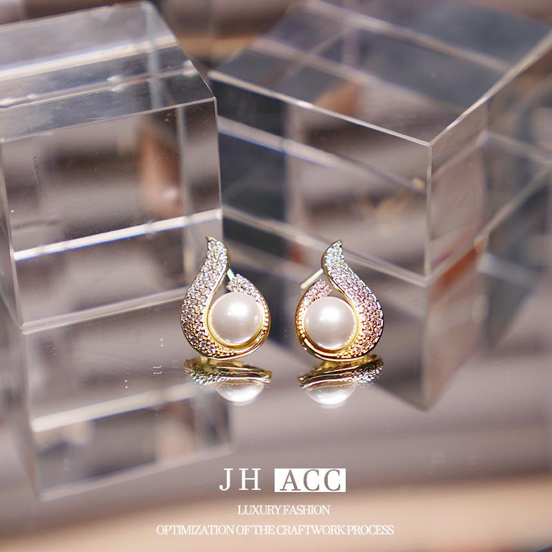 French Retro Pearl Earrings - S925 Silver and Gold-Plated Copper for a Versatile, Elegant Look