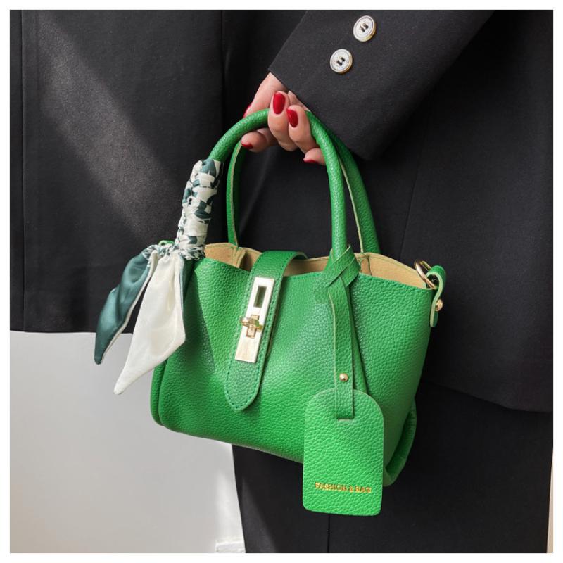 Spring New High Quality Women's Shoulder Bag Trendy Autumn Winter Vegetable Basket Ladies Small Fragrance Crossbody Bag Fashion Buckle Bucket Bag