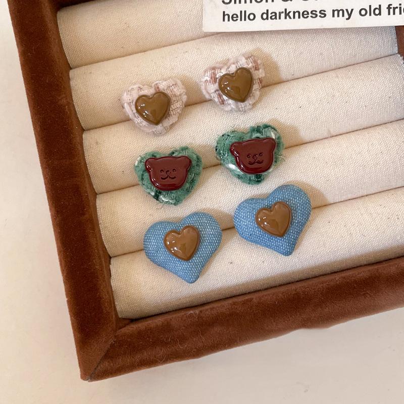 Silver needle resin simple fashion love earrings cartoon sweet and cute temperament earrings niche high-end earrings women