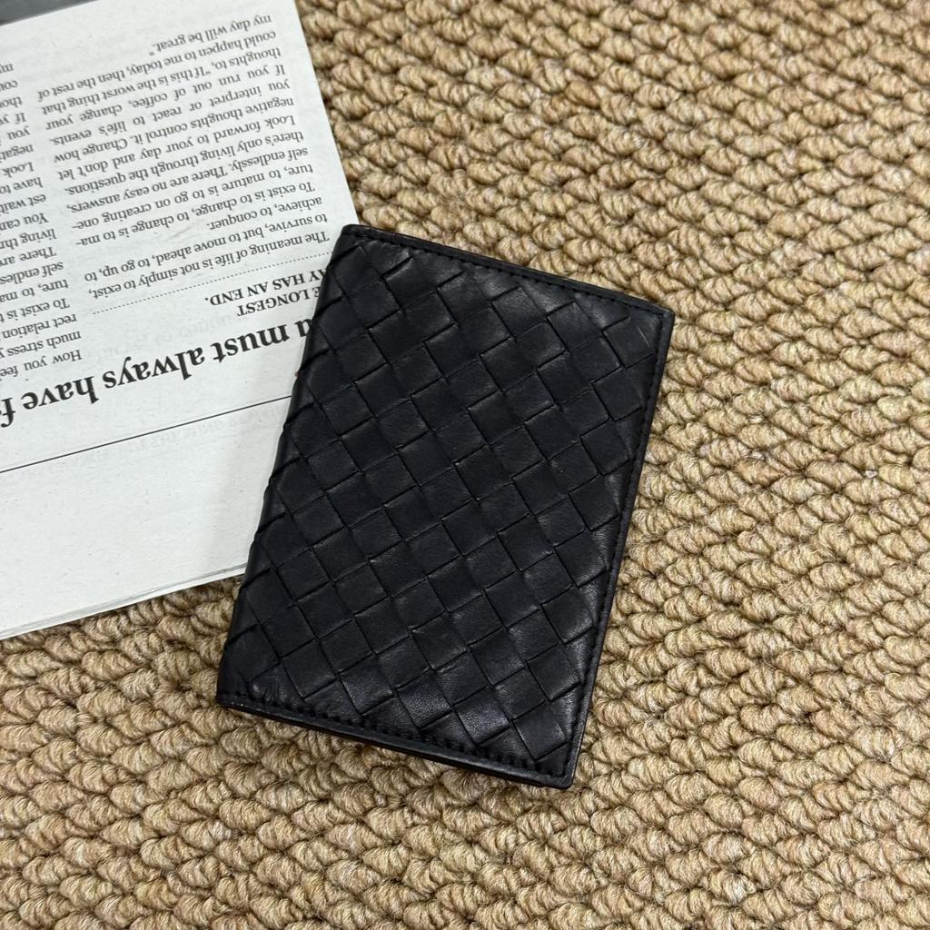 [Pre-Owned] Intrecciato Vertical Weave Foldable Wallet With Card Slots - Very Good #S83NN9