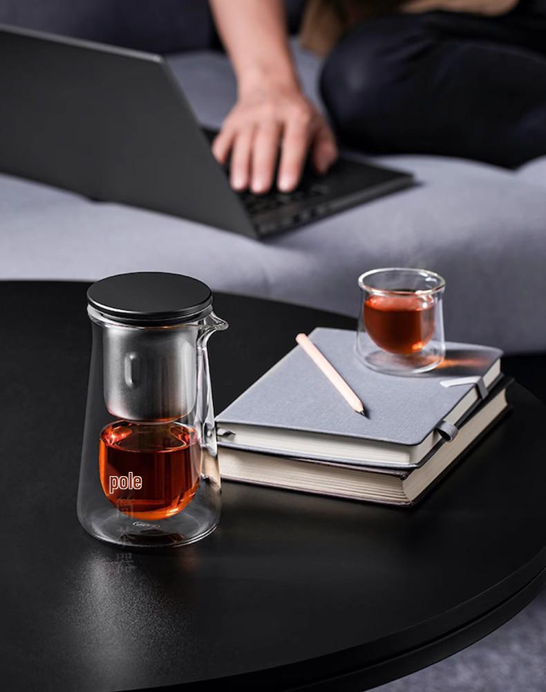 Magnetic Floating Cup with One-Button Tea Water Separator – Press-Type Lazy Person Tea Infuser