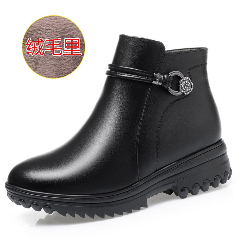 Winter fur integrated mother cotton shoes velvet flat-soled women's short boots non-slip wool shoes medium and old large size women's shoes
