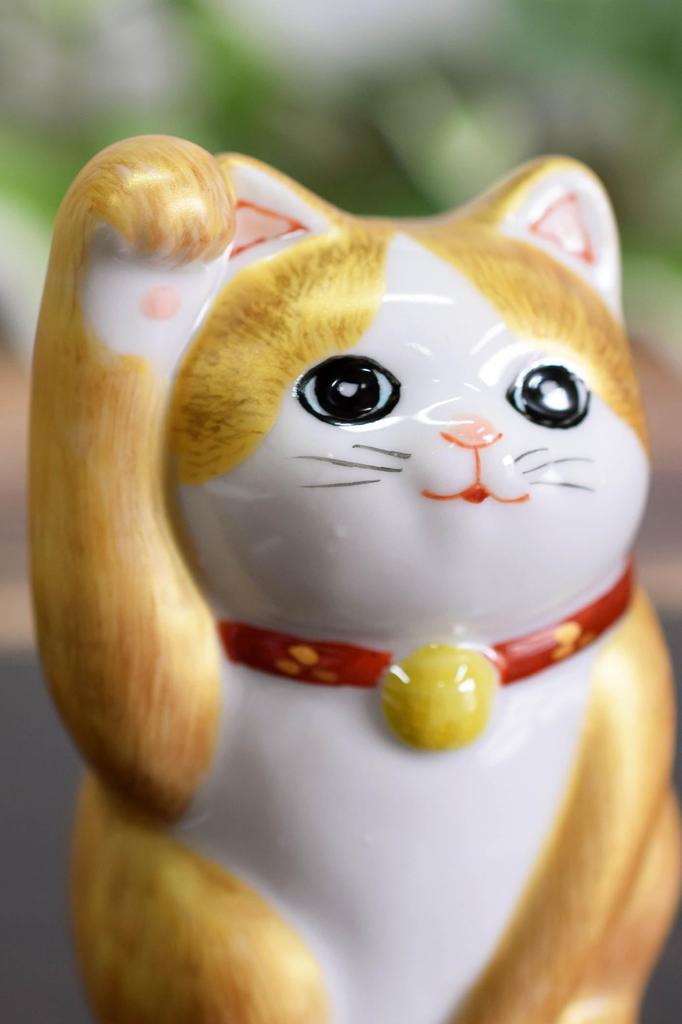 Stylish Kutani Ware Lucky Cat Figurine from Waza No Perfect for Opening a New or 77th Feng Shui and Interior Kura. Right-handed, Gold-plated, Store,