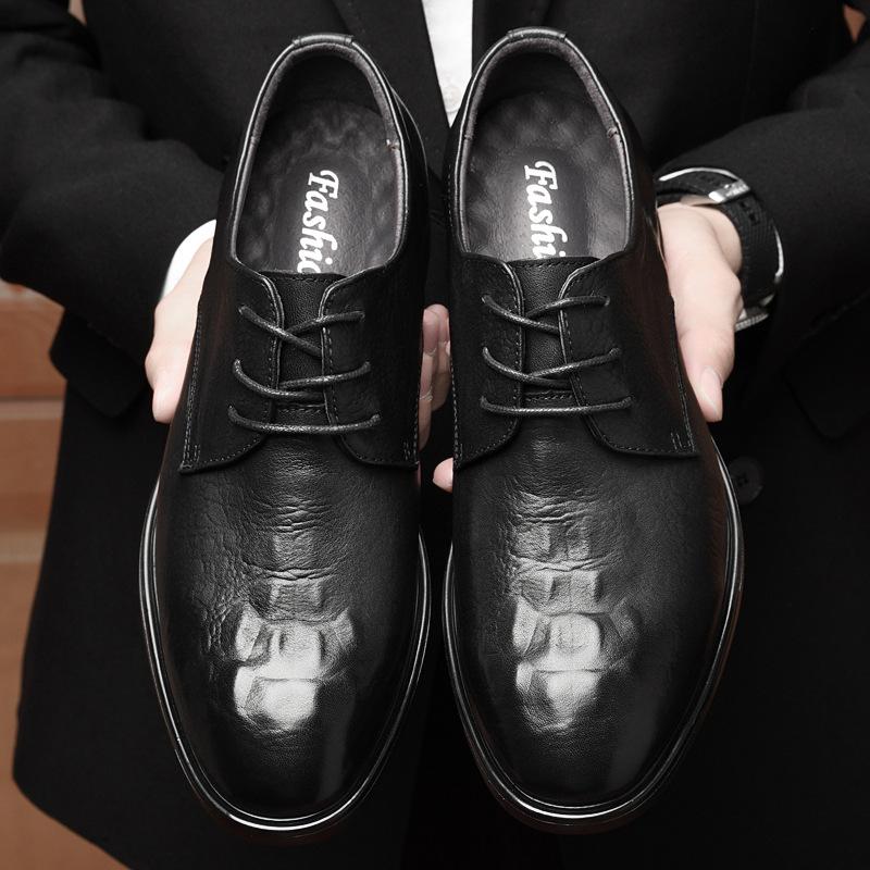

Men s shoes 2025 summer new gentleman light luxury business dress leather shoes Korean version black casual pointed wedding shoes 44