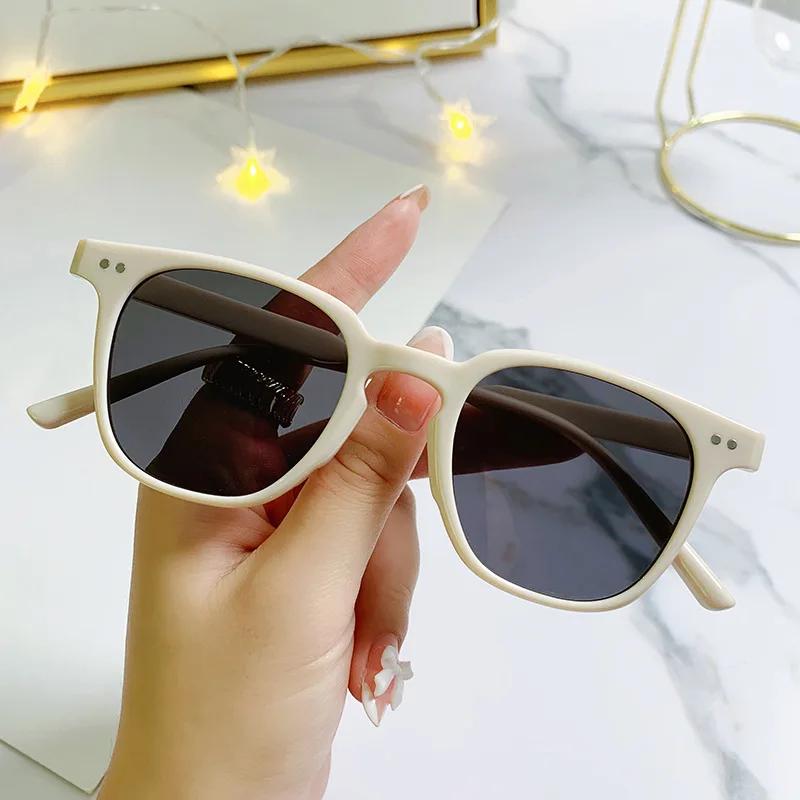 

Retro Fashion Small Women Shade Sunglasses Vintage Oval Frame Glasses For Female Outdoor Uv Sun Glasses For Driving Goggles as picture