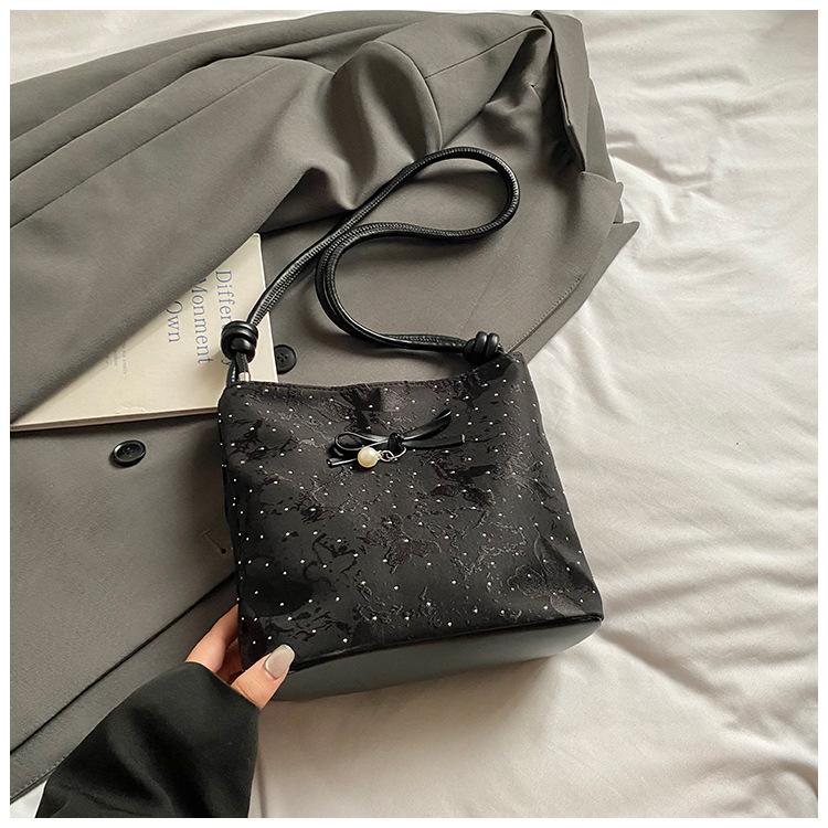 Korean Niche Bow Women's Bag 2025 New Summer Shoulder Armpit Bag Fashionable High-value Portable Bucket Bag