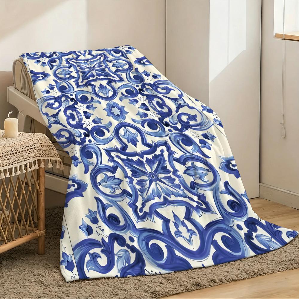 Blue and white porcelain Throw Lightweight 240g Flannel Blanket Soft Skin-friendly for Summer Cooling