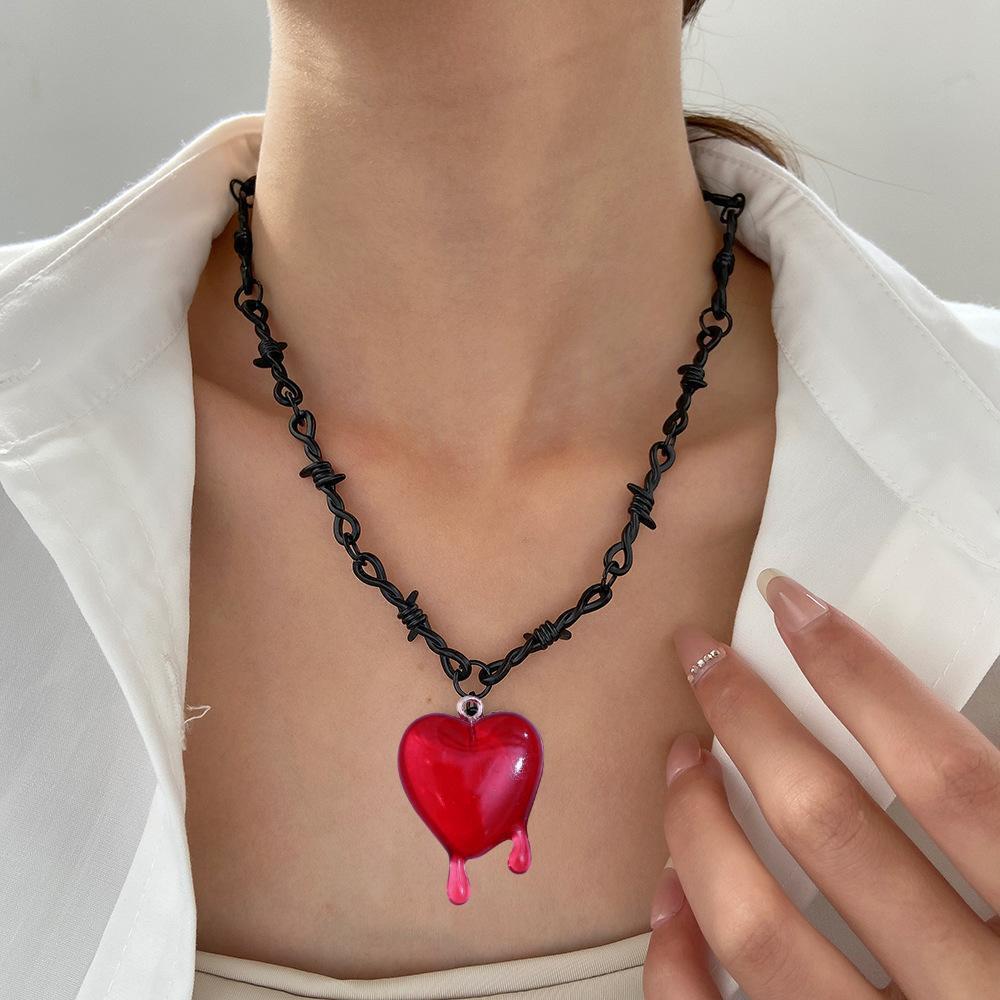 Love Heart Pendant Necklace With Cross Chain For Women Fall 2024 Fashion