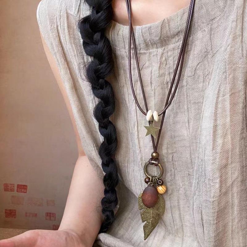 Bohemian Geometric Pendant Necklace Niche Retro Temperament Collarbone Chain Light Luxury Versatile High-end Jewelry