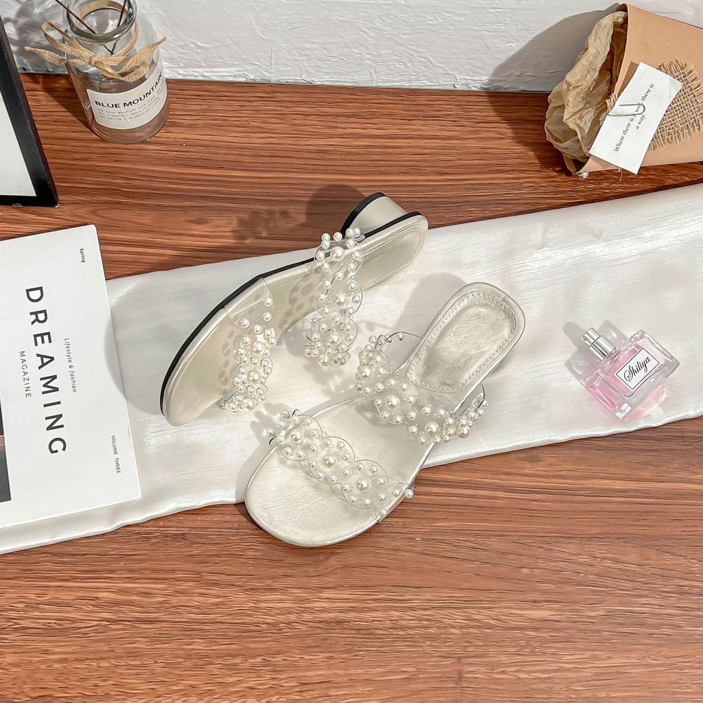 Sommer neue hochhackige coole Hausschuhe Fee Fee Wind Doppelreihe Ein-Wort mit Temperament Hausschuhe tragen hochwertig weiblich vielseitig