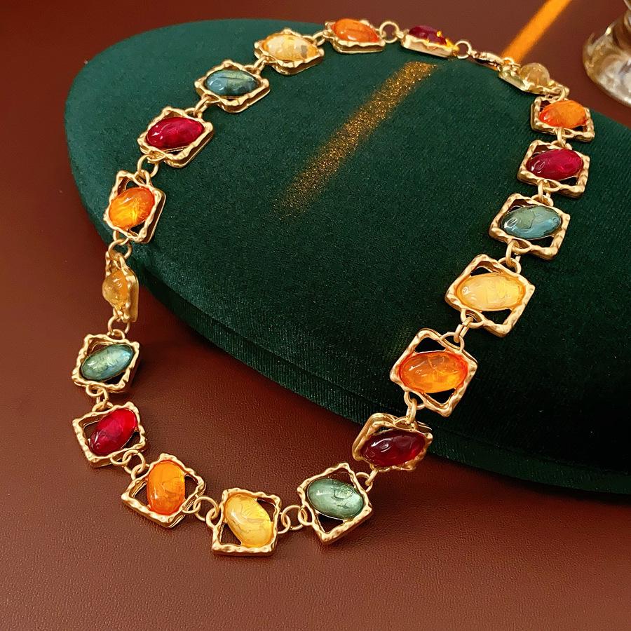 Ensemble boucles d'oreilles et collier perles vintage: Collection Exquise de Bijoux Rétro de Niche