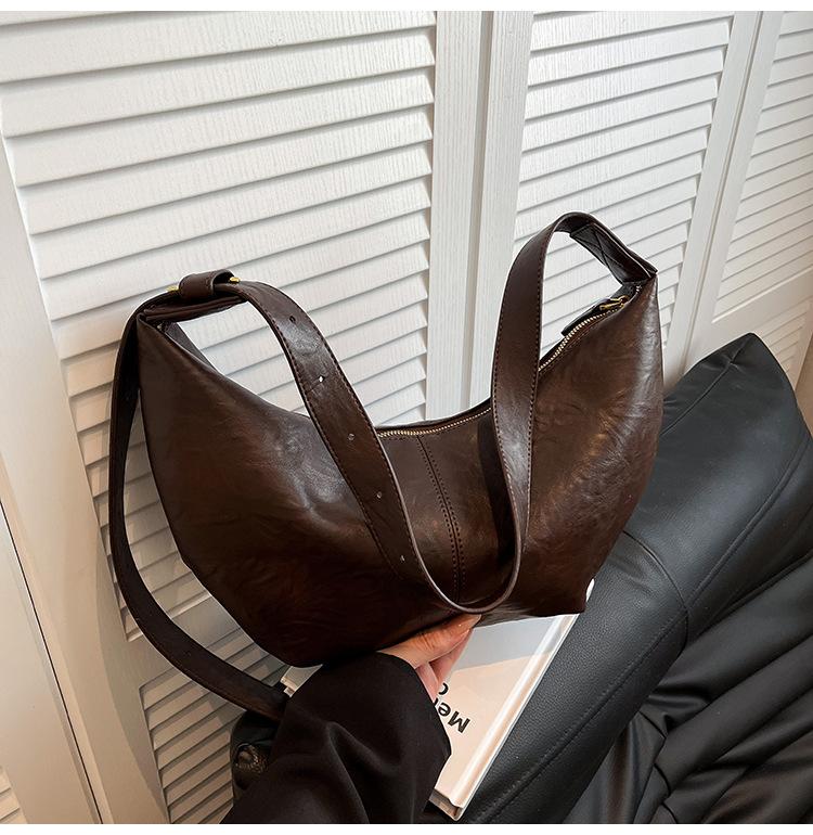 

Модная ретро сумка большой вместимости женская 2025 осень новая сумка на плечо повседневная зарубежная сумка-мессенджер для поездок