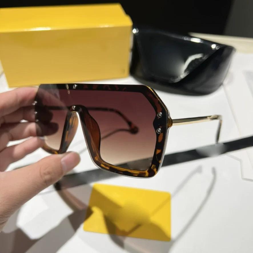 New Fashion Oversized One Piece Sunglasses Women Brand Designer Vintage Rivet Square Sun Glasses Men Driving Mirror Shades