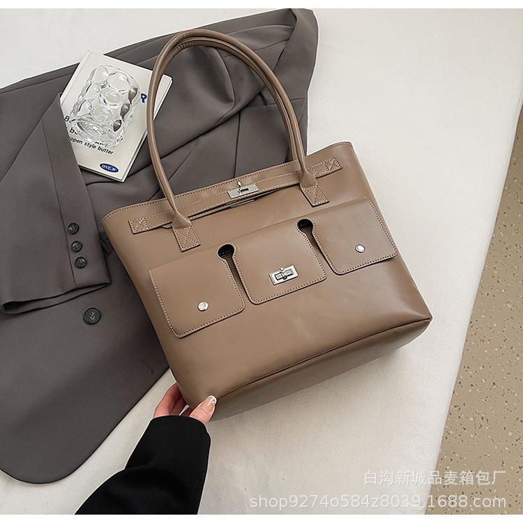 

Niche design tote bag 2025 winter new women s bag retro large-capacity handbag personalized versatile shoulder bag хаки