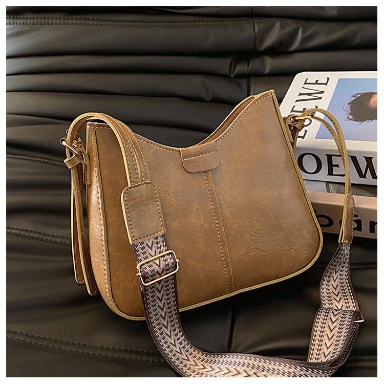 2024 New Retro Bag Female Korean Version Shoulder Bag Fashion Street Trend Leisure Commute Bucket Bag