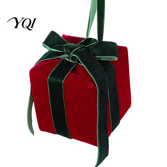 Red Green Hanging Decorations Velvet Gift Box Christmas Tree Ornament, Square Shaped Indoor Decoration with Bow for Winter Holiday Party Home
