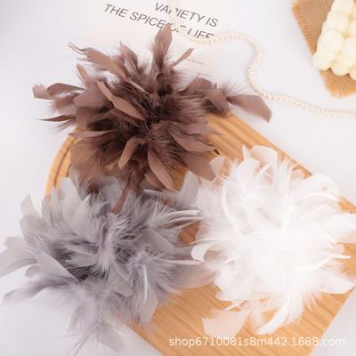Zartes Feenfederblumen-Haarschmuck & Vielseitiger Krallenclip-Accessoire