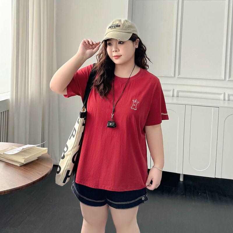 

Plus size women clothing [Street Fashion T] Chubby Girl Summer Short sleeve T-shirt Loose Hip Covering Embroidery Mid-Length Top Carmine 9xl